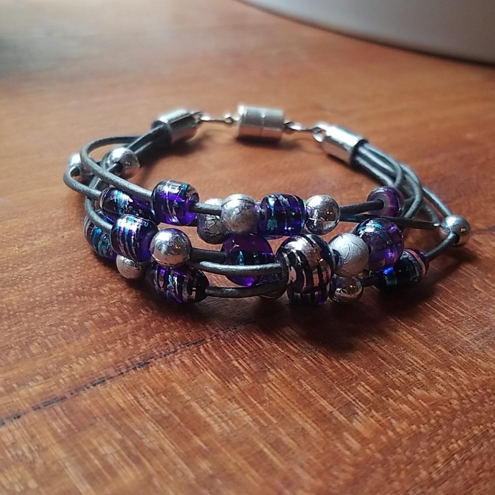 Magnetic beaded bracelet
